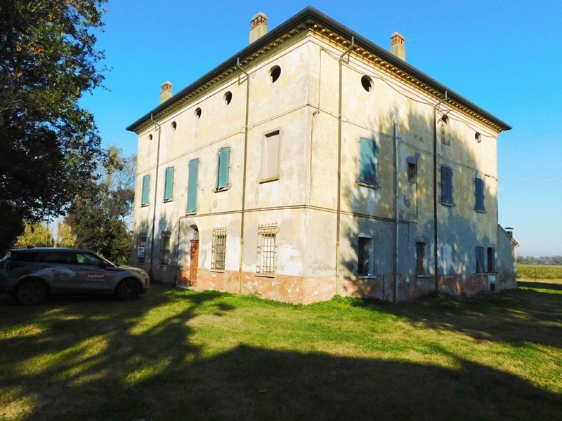 Rustico in Vendita a Ravenna, 245'000€, 675 m²