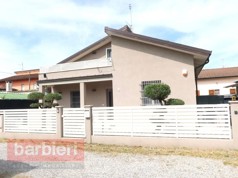 Villa in Vendita a Ravenna, 350'000€, 140 m²