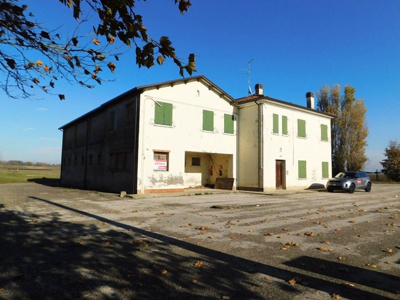 Rustico in Vendita a Cervia, 230'000€, 420 m²