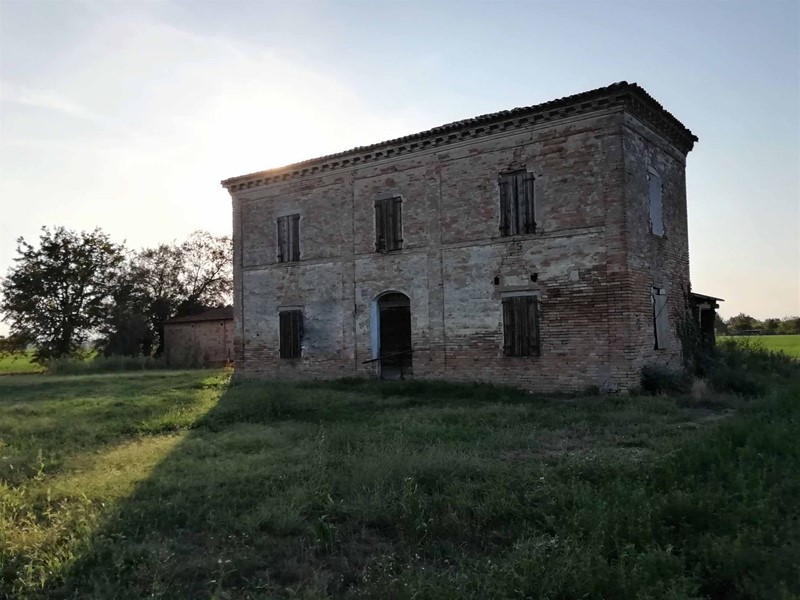 Rustico in Vendita a Cervia, 190'000€, 1800 m²