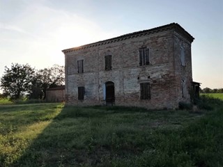 Rustico in Vendita a Cervia, 190'000€, 1800 m²