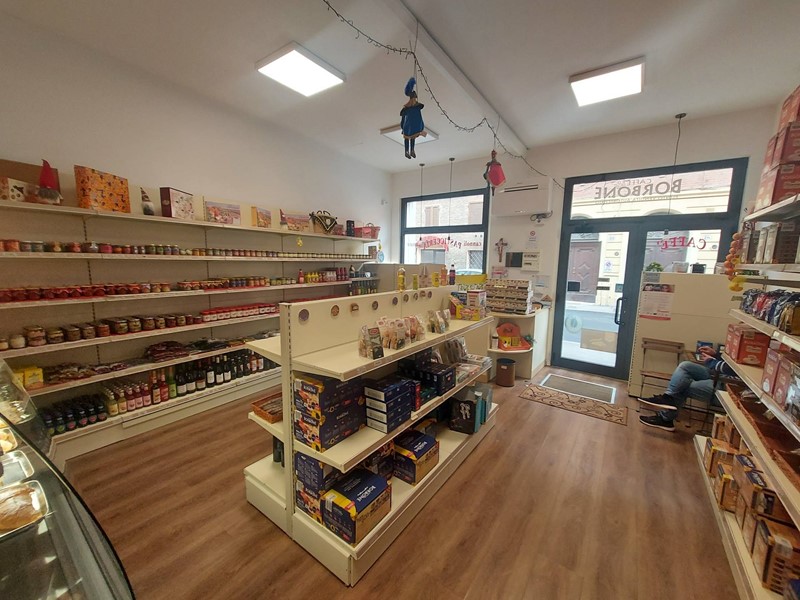 Attività commerciale in Vendita a Ferrara, 150'000€, 53 m²