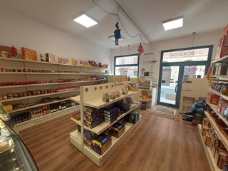 Attività commerciale in Vendita a Ferrara, 150'000€, 53 m²