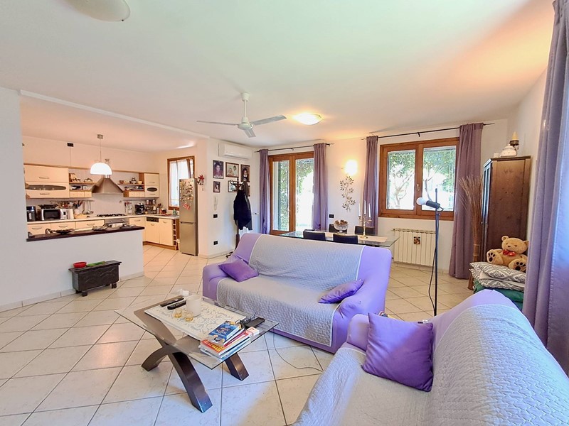 Villa in Vendita a Ferrara, 360'000&euro;, 272 m²