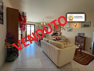 Appartamento in Vendita a Canicattini Bagni, 85'000&euro;, 120 m²