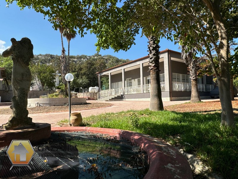Villa in Vendita a Siracusa, 470'000&euro;, 21000 m²