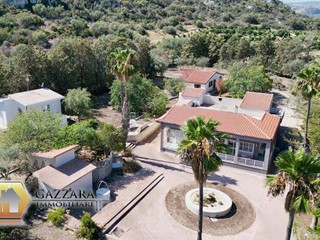 Villa in Vendita a Siracusa, 470'000&euro;, 21000 m²
