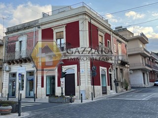 Attività commerciale in Affitto a Canicattini Bagni, 500€, 40 m²