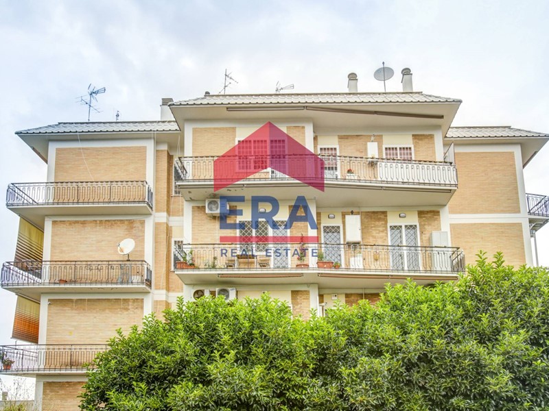 Trilocale in Vendita a Roma, 299'000&euro;, 100 m²