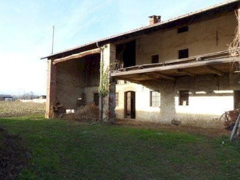 Rustico in Vendita a Boves, 140'000€, 617 m²