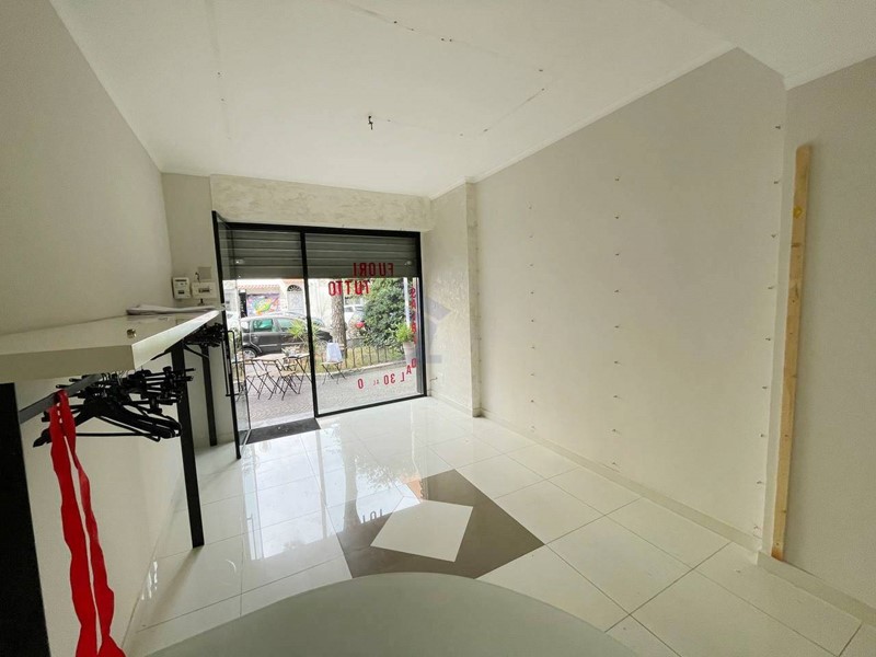 Immobile commerciale in Vendita a Torre Annunziata, 85'000€, 24 m²