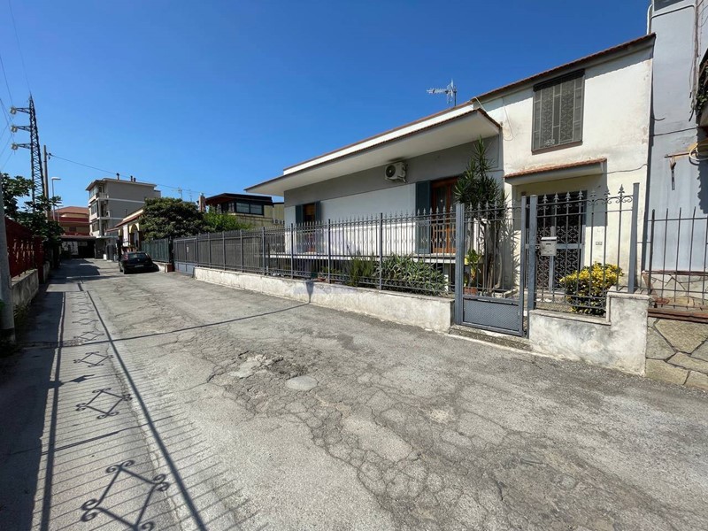 Villa in Vendita a Torre Annunziata, 450'000€, 130 m²
