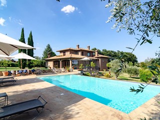 Villa in Vendita a Bassano in Teverina, 1'200'000€, 400 m²