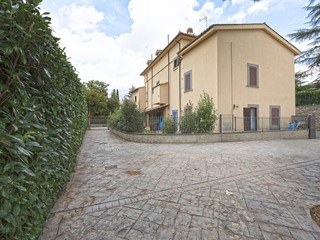 Trilocale in Vendita a Viterbo, 96'000€, 70 m²
