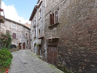 Bilocale in Vendita a Viterbo, 27'000€, 76 m²