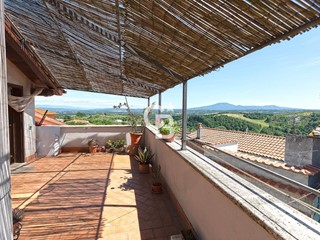 Appartamento in Vendita a Viterbo, 118'000€, 135 m²