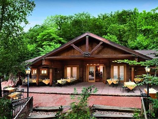 Attività commerciale in Vendita a Valganna, 450 m²