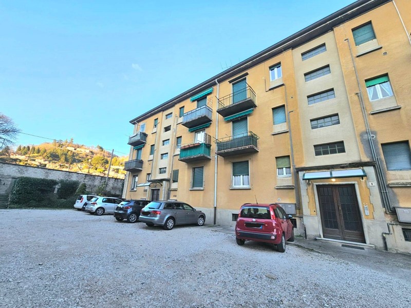 Trilocale in Vendita a Laveno Mombello, 95'000€, 80 m²