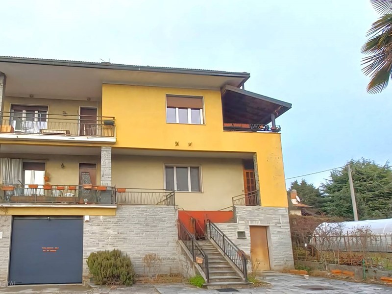 Quadrilocale in Vendita a Cuveglio, 129'000€, 140 m²