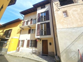 Villetta a schiera in Vendita a Grantola, 149'000€, 250 m²