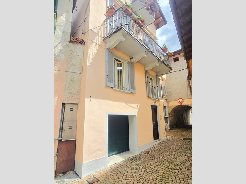 Villetta a schiera in Vendita a Castelveccana, 595'000€, 130 m²