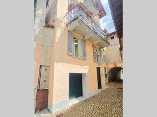 Villetta a schiera in Vendita a Castelveccana, 595'000€, 130 m²