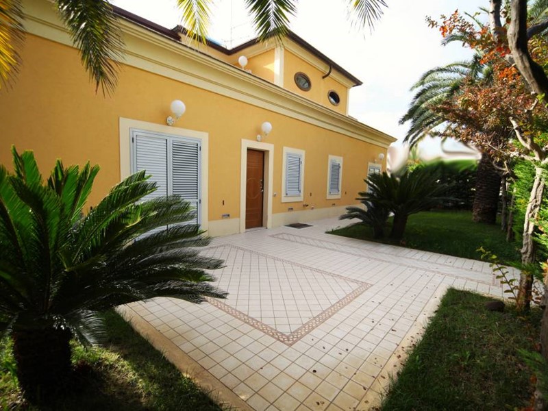 Villa in Vendita a San Benedetto del Tronto, 830'000€, 445 m²