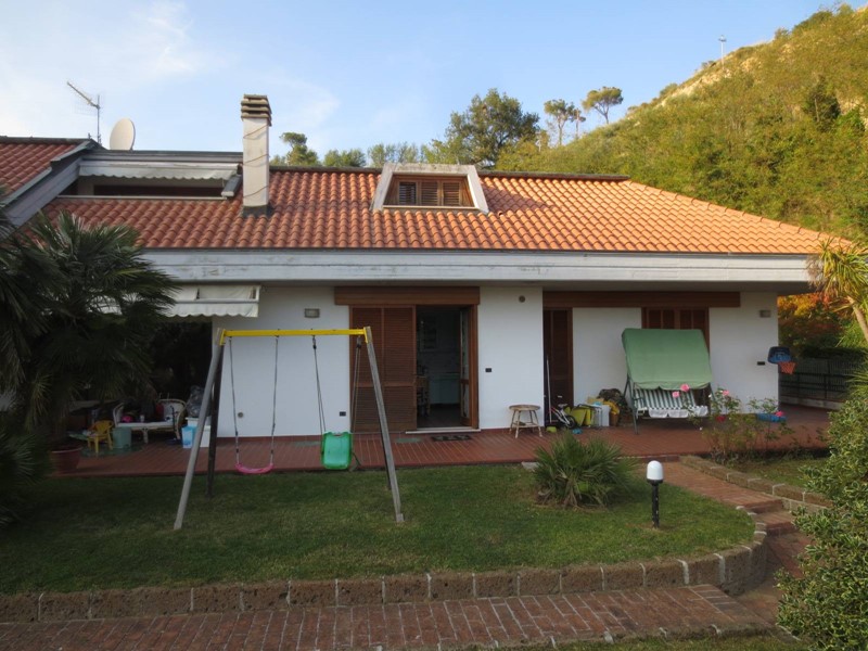 Villa in Vendita a Ascoli Piceno, 485'000€, 600 m²