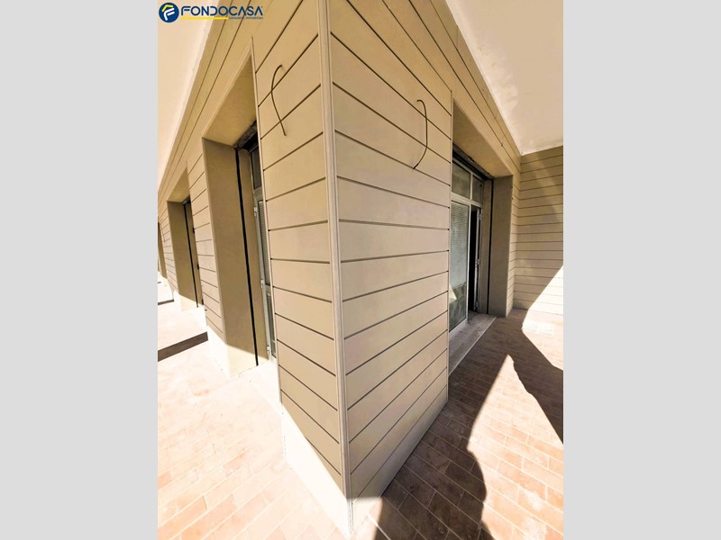 Immobile commerciale in Vendita a Martinsicuro, 135'000€, 180 m²