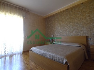 Casa Indipendente in Vendita a Bronte, 160'000&euro;, 219 m²
