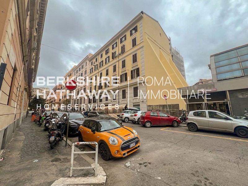 Bilocale in Vendita a Roma, 220'000&euro;, 75 m²