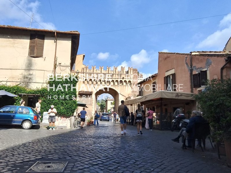 Immobile commerciale in Vendita a Roma, 1'100'000&euro;, 188 m²