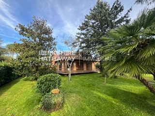 Villa in Vendita a Ronciglione, 490'000€, 600 m²