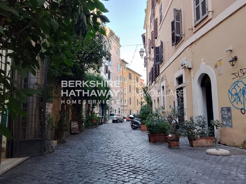 Immobile commerciale in Vendita a Roma, 250'000&euro;, 120 m²