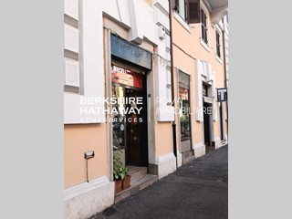 Immobile commerciale in Vendita a Roma, 450'000€, 125 m²