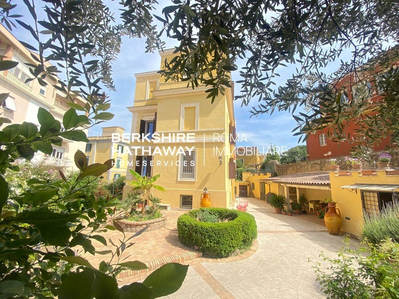 Villa in Vendita a Roma, 4'300'000&euro;, 450 m²