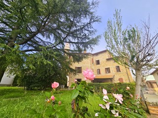 Casa Indipendente in Vendita a Perugia, 359'000€, 1700 m²