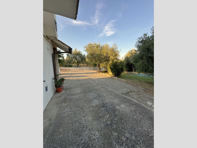 Casa Semi Indipendente in Vendita a Rignano Flaminio, 135'000€, 160 m²