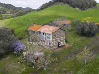 Rustico in Vendita a Tuscania, 255'000€, 200 m²