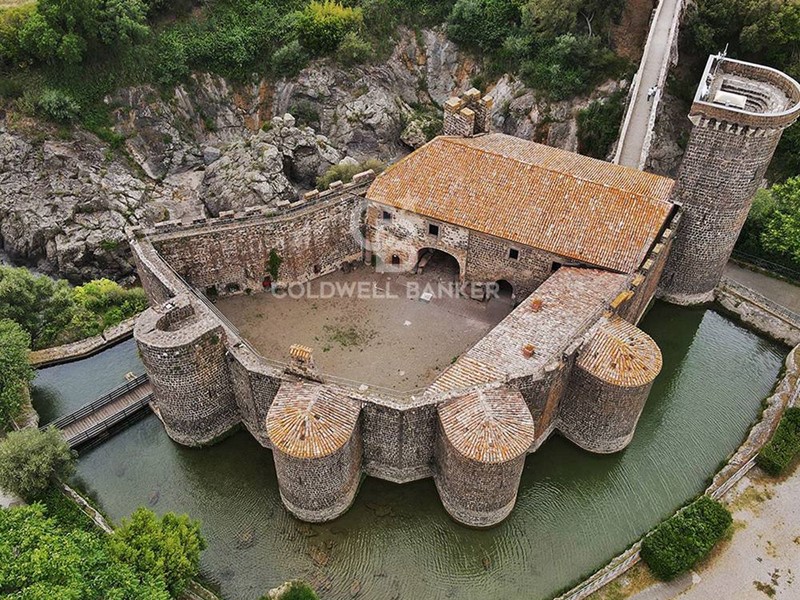 Casa Indipendente in Vendita a Canino, 295'000€, 200 m²