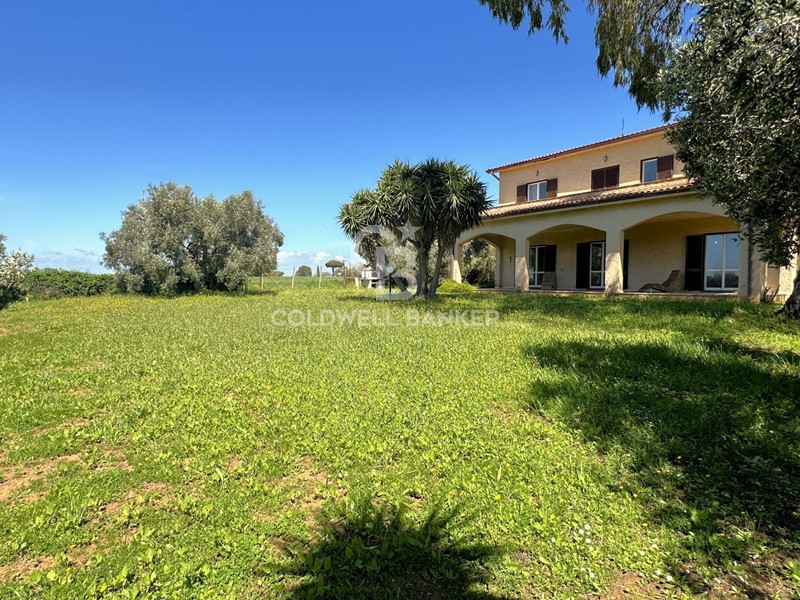Villa in Vendita a Tarquinia, 370'000€, 200 m²