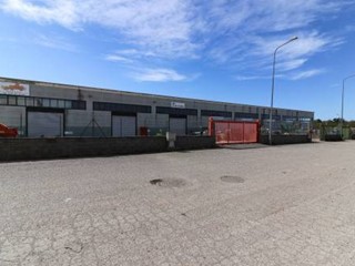 Capannone in Vendita a Capranica, 100'000€, 370 m²