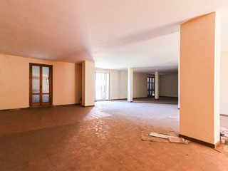 Ufficio in Vendita a Vallerano, 120'000€, 332 m²