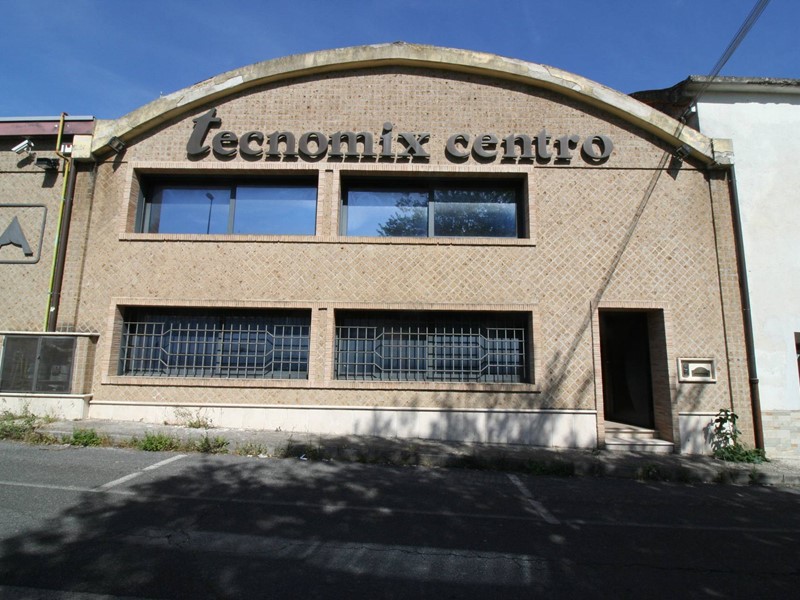 Capannone in Vendita a Civita Castellana, 280'000€, 400 m²