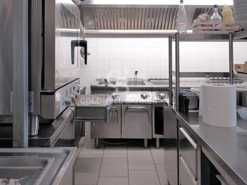 Attività commerciale in Vendita a Tarquinia, 160'000€, 100 m²