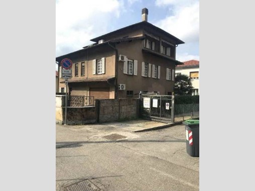 Quadrilocale in Vendita a Varese, 87'000€, 115 m²