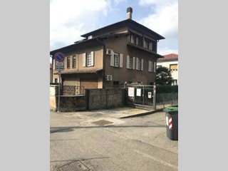 Quadrilocale in Vendita a Varese, 87'000€, 115 m²