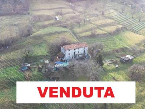Rustico in Vendita a Nembro, 109'000€, 464 m²