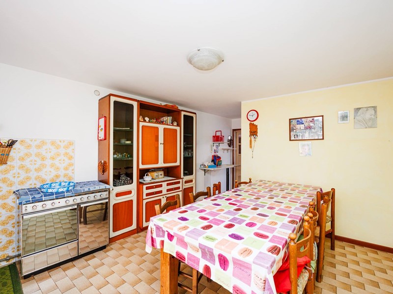 Quadrilocale in Vendita a Cene, 110'000€, 245 m²