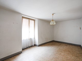 Casa Semi Indipendente in Vendita a Vertova, 24'000€, 95 m²